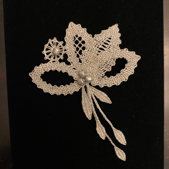 None Jewelry - Handmade Elegant Silver Lace Brooch